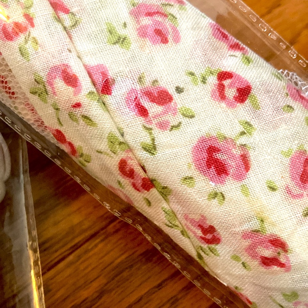 NWT set of 2 food cover. Rose print